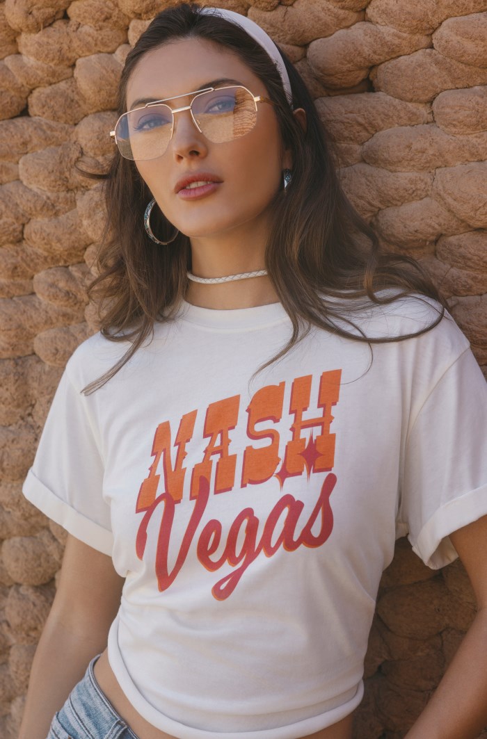 Idyllwind Women's Nashvegas Short Sleeve Relaxed Graphic Tee | Ivory