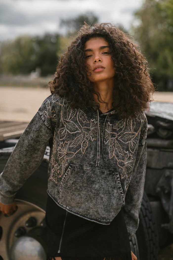 Idyllwind Women's Jensen Embroidered Hooded Sweatshirt | Charcoal