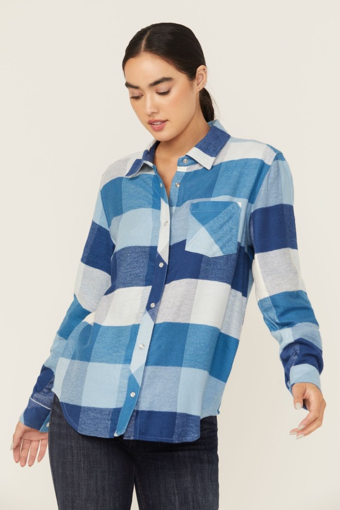 Idyllwind Women's Plaid Print Long Sleeve Snap Flannel Shirt | Light Blue