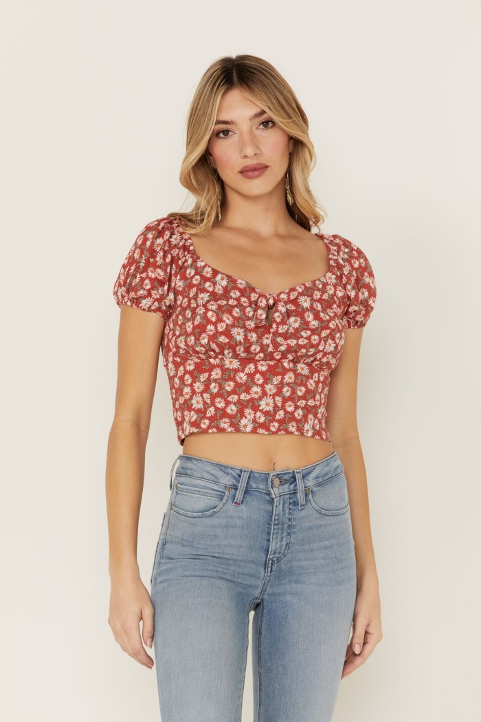Idyllwind Women's Bay Cove Brick Red Floral Crop Peasant Top | Brick Red