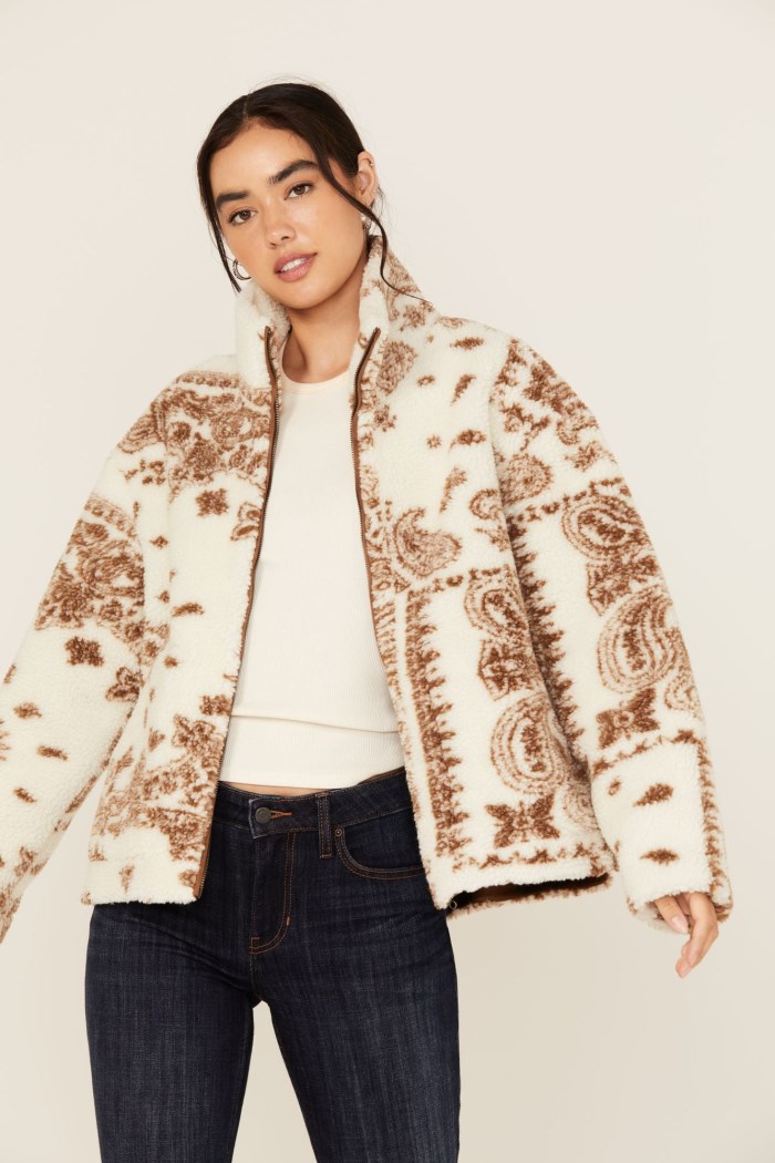 Idyllwind Women's Casey Reversible Faux Suede and Sherpa Zip-Up Jacket | Ivory