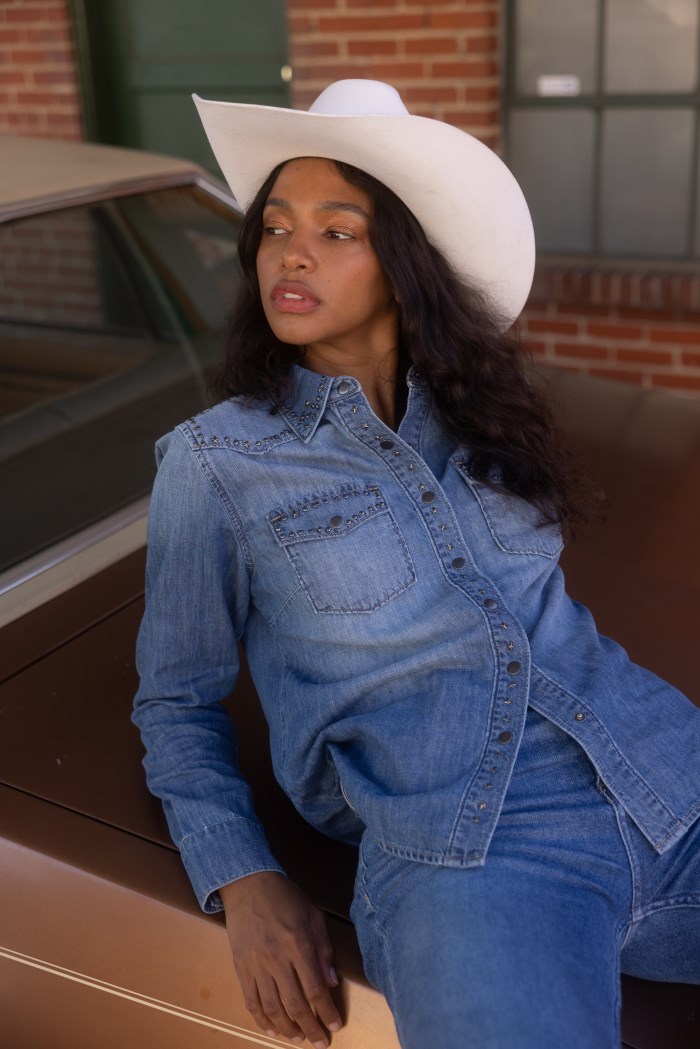 Idyllwind Women's Rigid Wayside Studded Chambray Long Sleeve Snap Western Shirt | Medium Wash