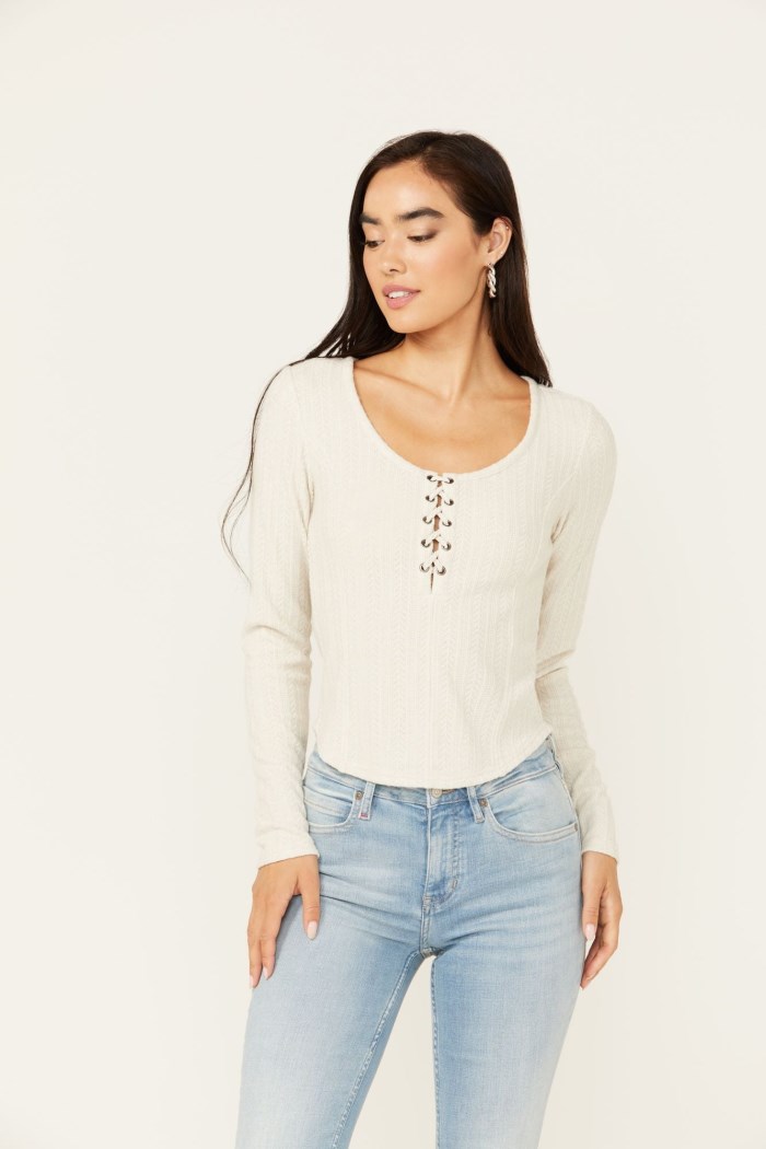 Idyllwind Women's Hummingbird Tie Front Long Sleeve Top | Stone