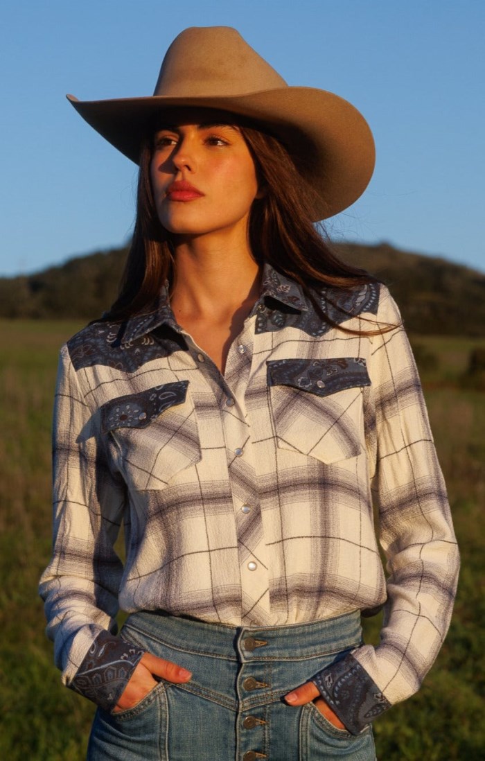 Idyllwind Women's Ethel Featherlight Plaid Print Long Sleeve Pearl Snap Western Shirt | Steel Blue