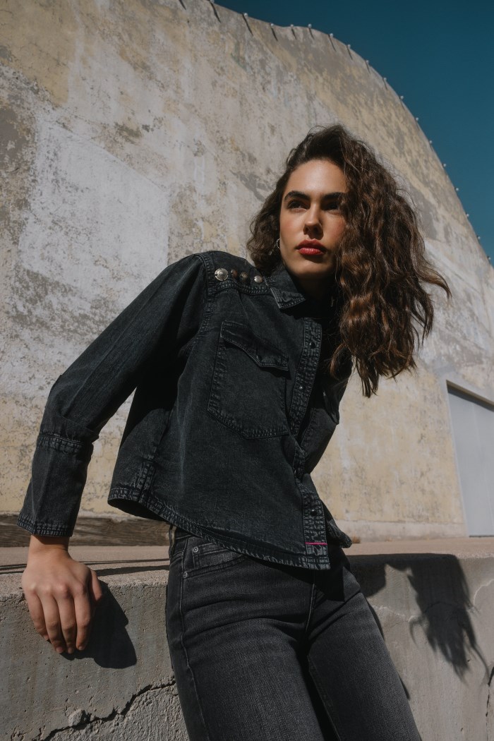 Idyllwind Women's Concho Embellished Long Sleeve Snap Western Shirt | Black