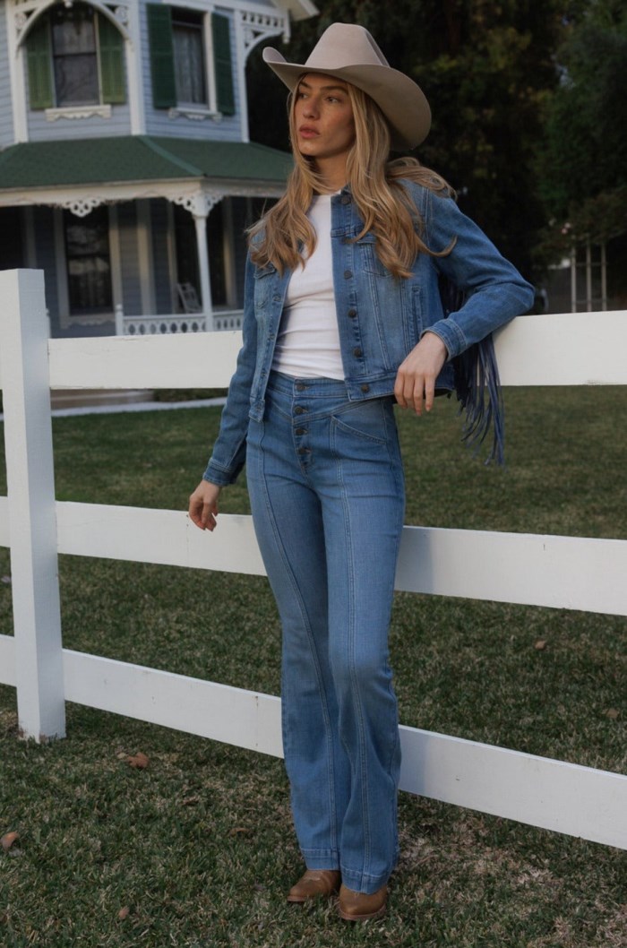 Idyllwind Women's Medium Wash Outlaw High Rise Super Flare Stretch Denim Jeans | Medium Wash