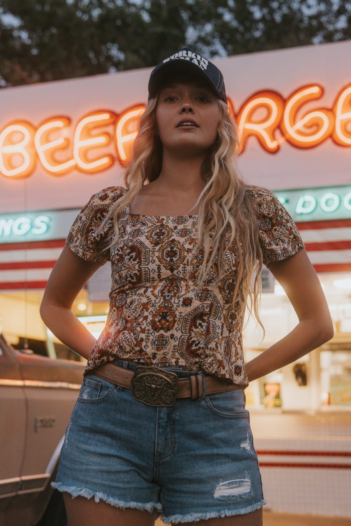 Idyllwind Women's Slaydon Tapestry Print Short Sleeve Shirt | Lt Brown