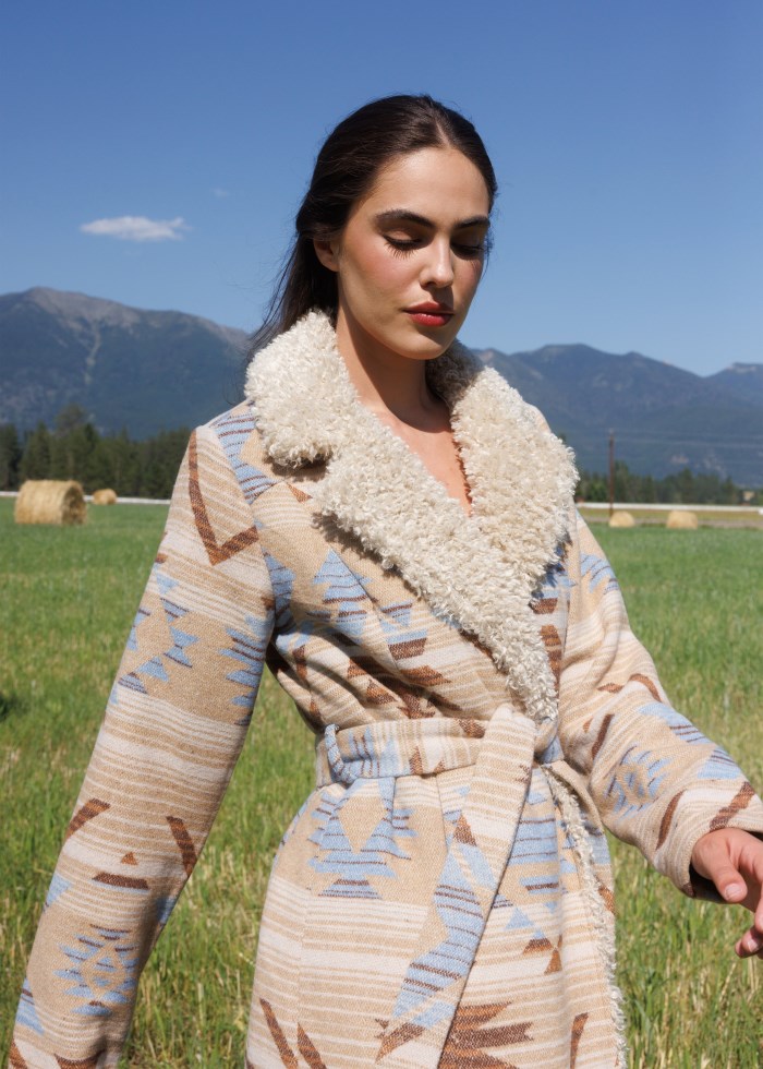 Idyllwind Women's Lynn Southwestern Print Faux Fur Collar Shacket | Sand