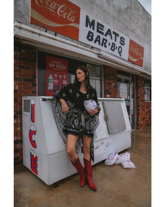 Idyllwind Women's Kyle Bandana Print Blanket Shawl | Black