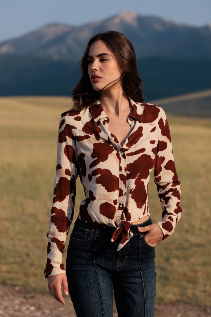 Idyllwind Women's Jeny Cow Print Long Sleeve Snap Tie-Front Western Shirt | Ivory