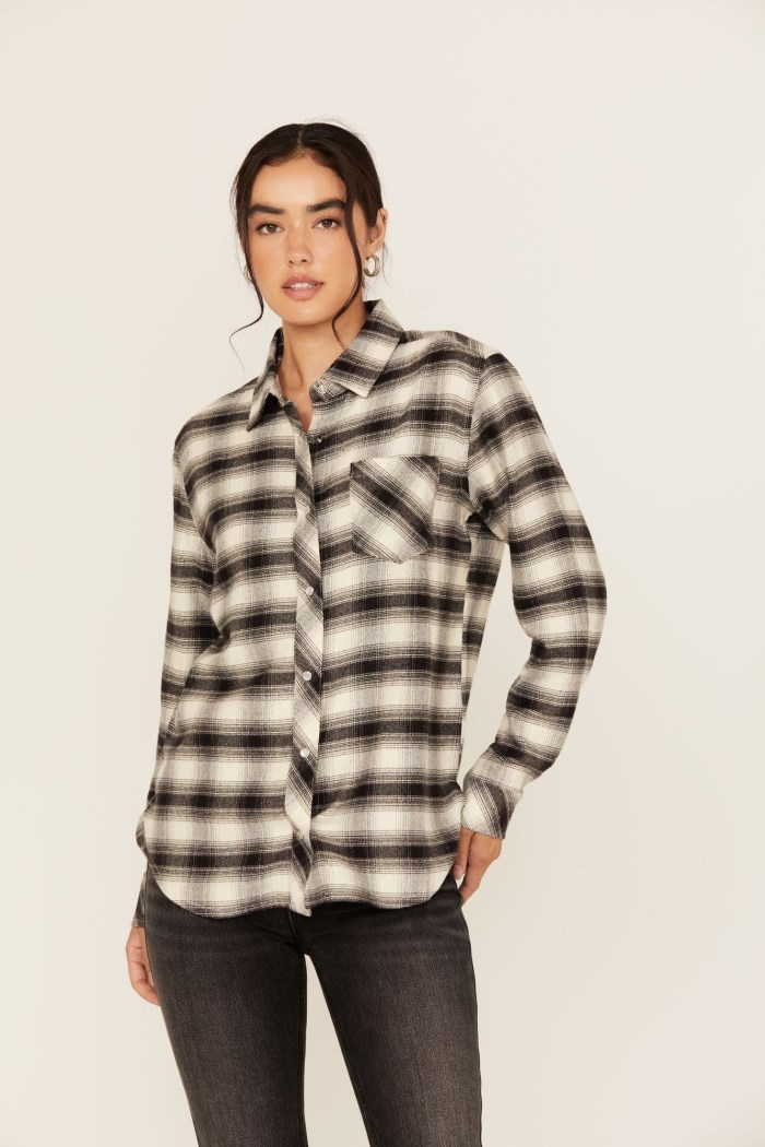 Idyllwind Women's Flannel Plaid Print Long Sleeve Snap Shirt | Black