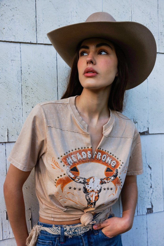 Idyllwind Women's Max Headstrong Short Sleeve Graphic Tee | Wheat