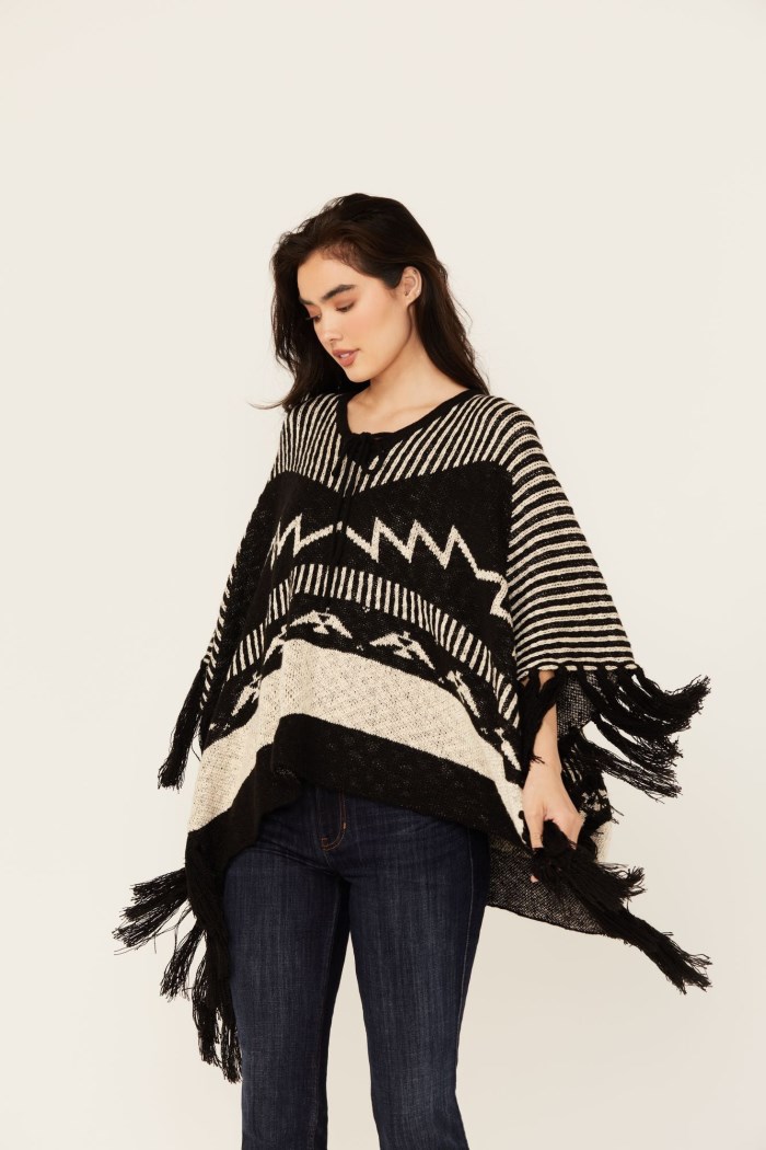 Idyllwind Women's Eatons Thunderbird Poncho Sweater | Black